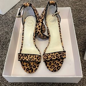 Womens high heeled cheetah shoes, size 7